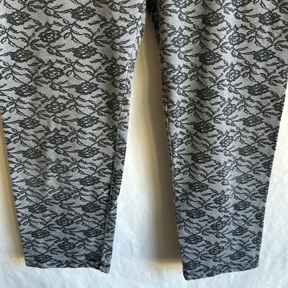 Gray floral print exercise capris - Picture 3 of 6
